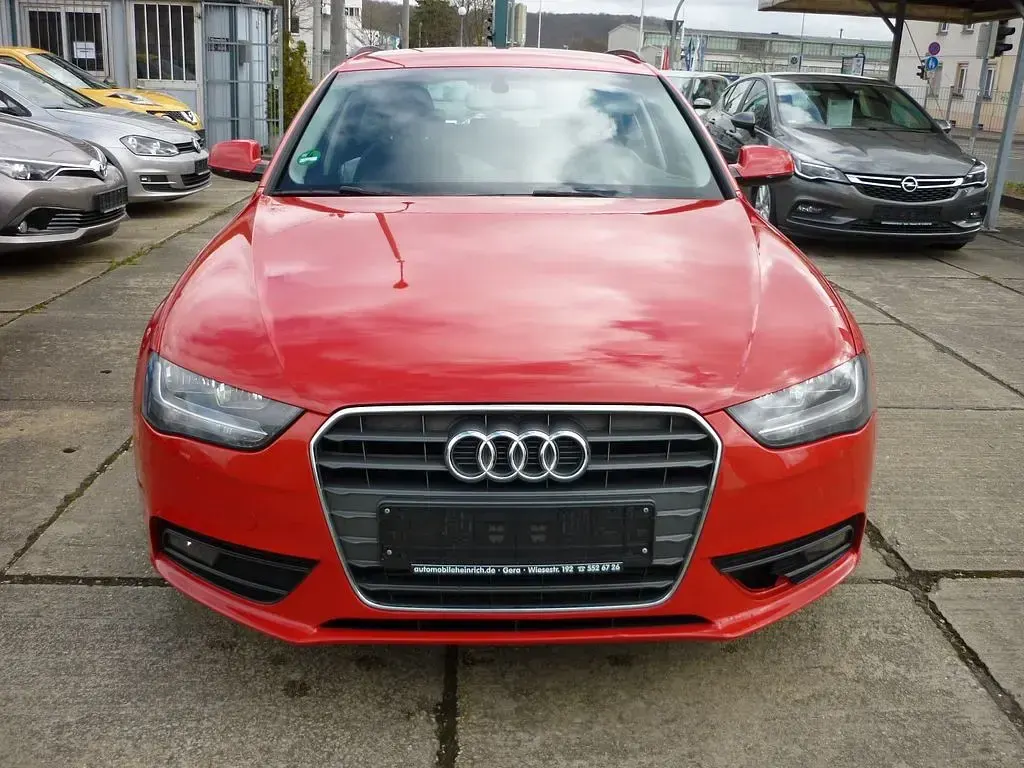 Gebraucht Audi A4 Ambiente 150 PS (110 kW) 2014 Rot Kombi
