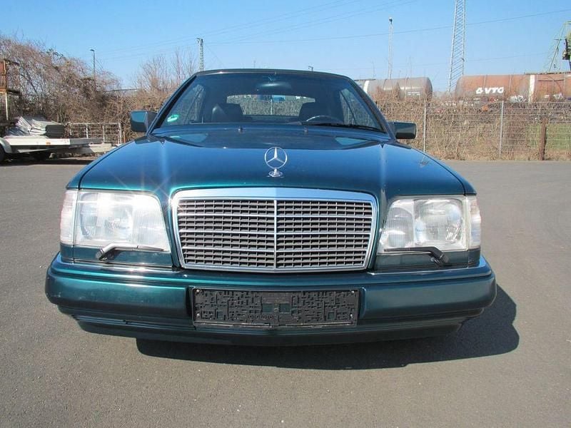 Gebraucht Mercedes E220 Sportline 150 PS (110 kW) 1996 Grün Cabrio