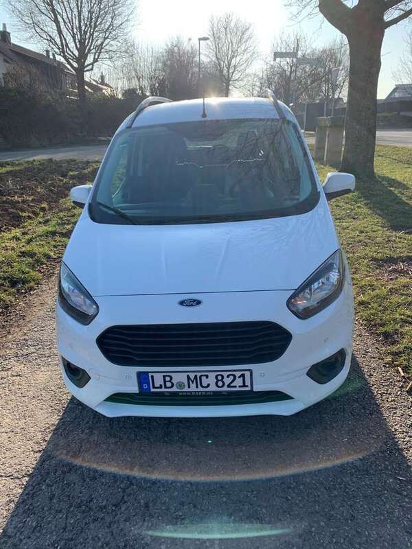 Weiß Gebraucht 2020 Ford Tourneo Courier S Van / Kleinbus | 9.999 € (Guter Preis) - Bild 1/4