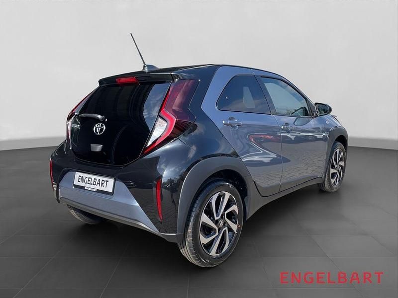 Gebraucht Toyota Aygo X 72 PS (52 kW) 2025 Celestite grey metallic SUV
