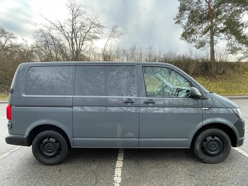 Gebraucht VW Transporter 150 PS (110 kW) 2016 Grau Van