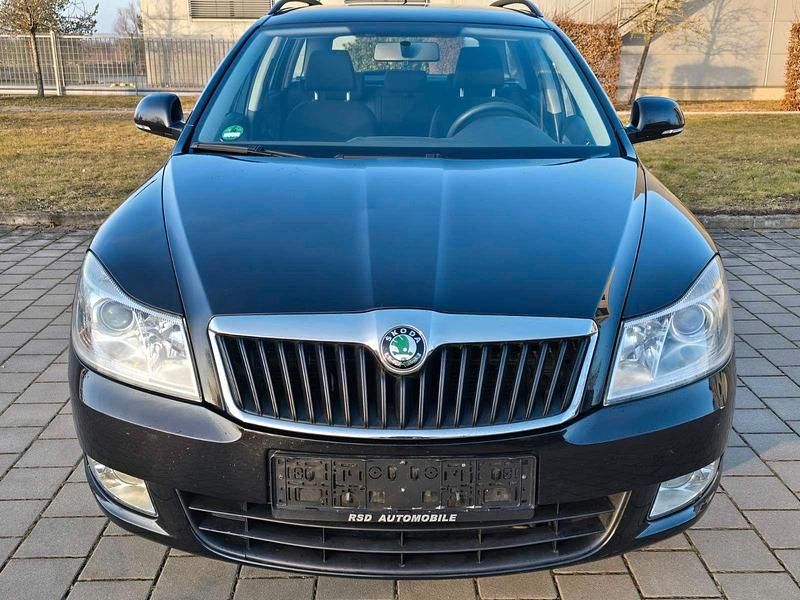 Gebraucht Skoda Octavia Ambiente 105 PS (77 kW) 2011 Schwarz Kombi