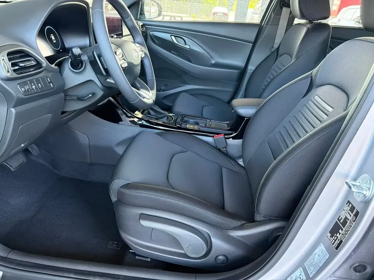 Neu Hyundai i30 Comfort 101 PS (74 kW) 2025 Grün metallic