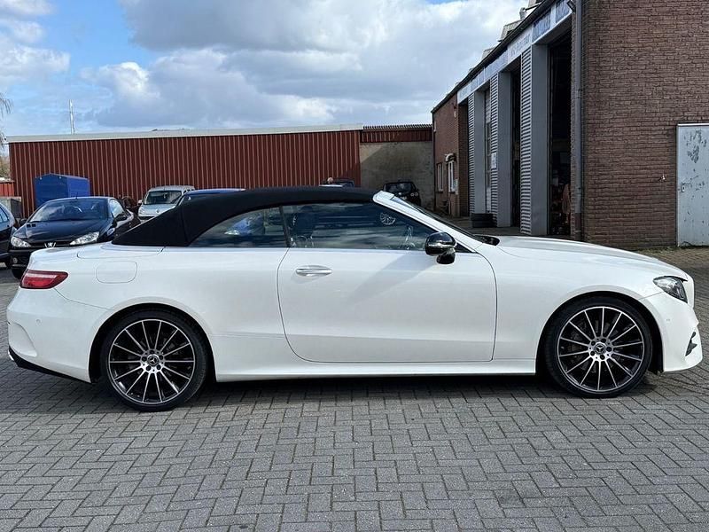 Gebraucht Mercedes E220 AMG 194 PS (142 kW) 2018 Weiß Cabrio