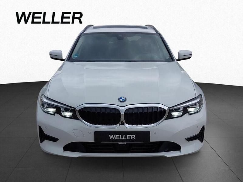 Gebraucht BMW 330e Advantage 292 PS (214 kW) 2021 Alpinweiss iii (weiß) Kombi