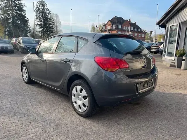 Gebraucht Opel Astra Edition 116 PS (85 kW) 2010 Grau Limousine