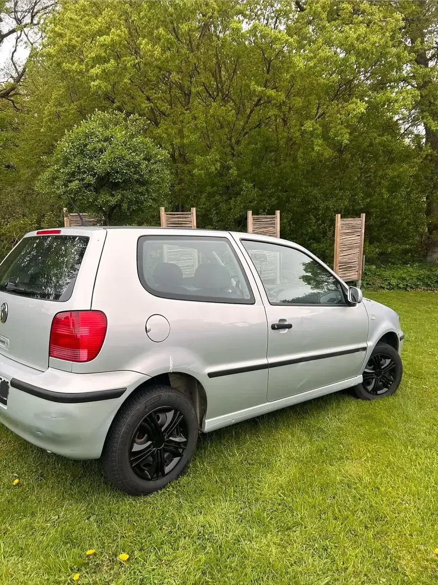 Gebraucht VW Polo 50 PS (36 kW) 2000 Silber Kleinwagen