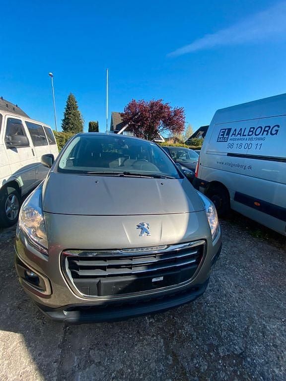 Gold Gebraucht 2015 Peugeot 3008 Allure Limousine | 3.800 € (Guter Preis) - Bild 1/4