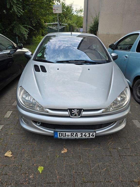 Grau Gebraucht 2003 Peugeot 206 CC Cabrio | 2.700 € (Teuer) - Bild 1/4