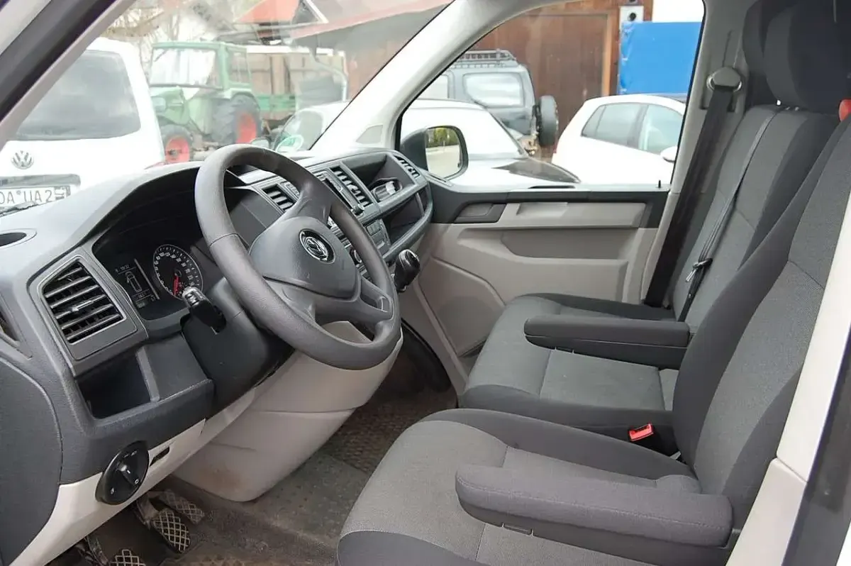 Gebraucht VW Transporter 150 PS (110 kW) 2019 Candyweiss Van