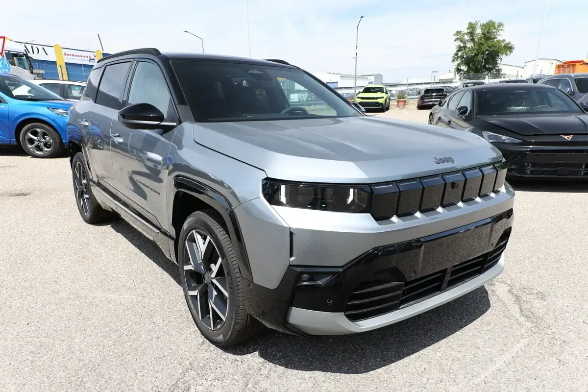 Neu Jeep Compass 156 kW (213 PS) 2026 Grau SUV