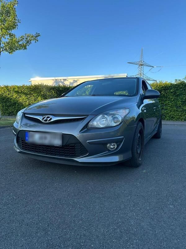 Grau Gebraucht 2010 Hyundai i30 Kleinwagen | 4.699 € (Fairer Preis) - Bild 1/4