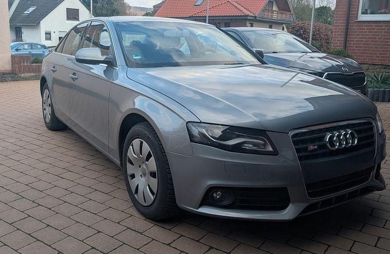Gebraucht Audi A4 Attraction 179 PS (131 kW) 2011 Grau Limousine