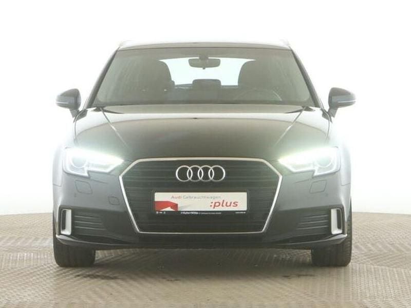 Second-hand Audi A3 Design 116 CP (85 kW) 2018 Negru Berlinǎ