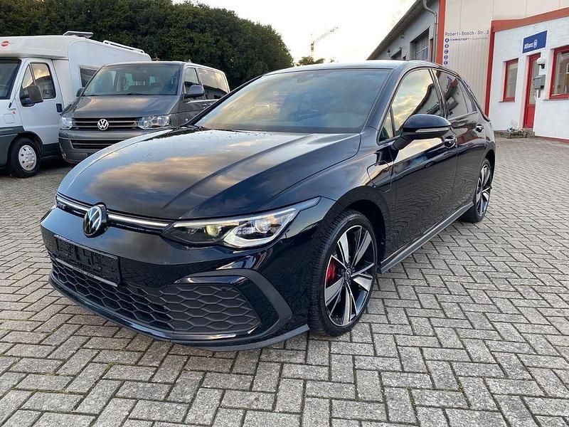 Deep black Gebraucht 2022 VW Golf VIII GTE Limousine | 26.990 € (Fairer Preis) - Bild 1/4