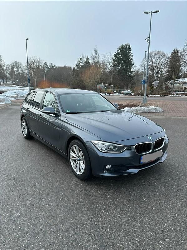 Gebraucht BMW 318 143 PS (105 kW) 2014 Grau Kombi