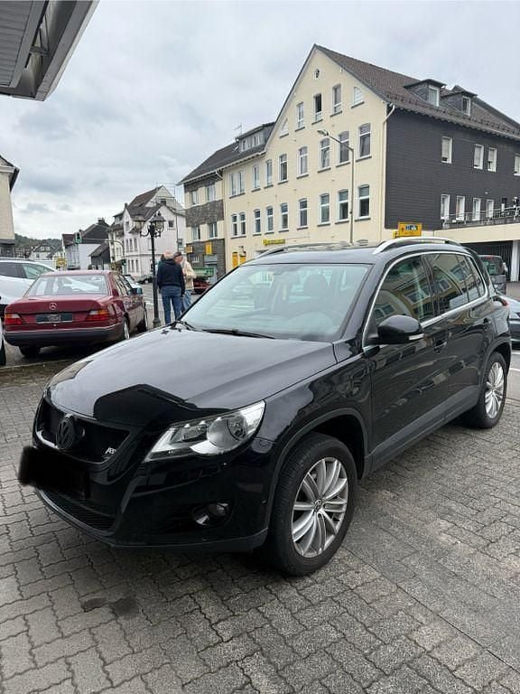 Schwarz Gebraucht 2010 VW Tiguan Track & Field SUV | 3.800 € (Superpreis) - Bild 1/4