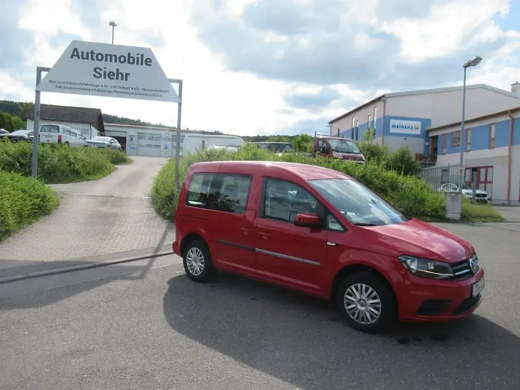 Gebraucht VW Caddy Trendline 75 PS (55 kW) 2019 Rot Van / Kleinbus