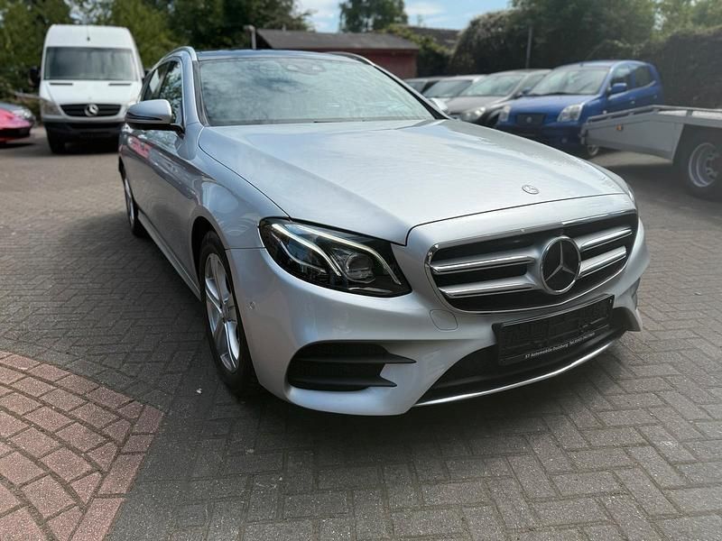 Silber Gebraucht 2017 Mercedes E220 AMG Kombi | 19.550 € (Superpreis) - Bild 1/4