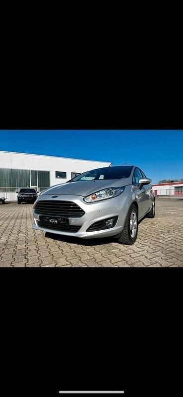 Grau Gebraucht 2017 Ford Fiesta Titanium Kleinwagen | 6.200 € (Superpreis) - Bild 1/4