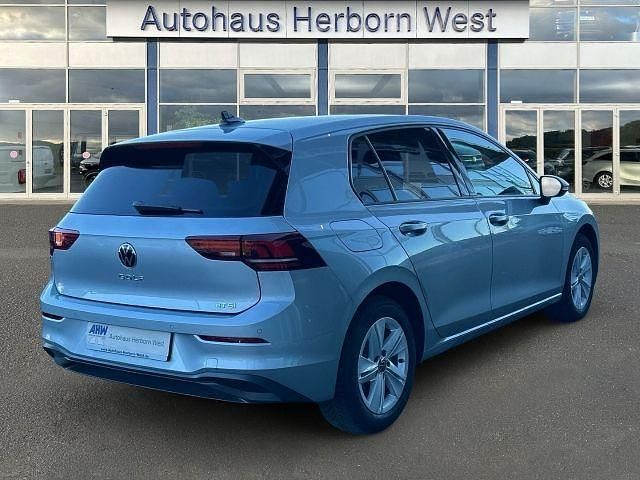 Gebraucht VW Golf VIII Life 150 PS (110 kW) 2025 Silber Limousine