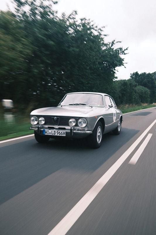 Silber Gebraucht 1972 Alfa Romeo 2000 Veloce Coupé | 40.000 € - Bild 1/4