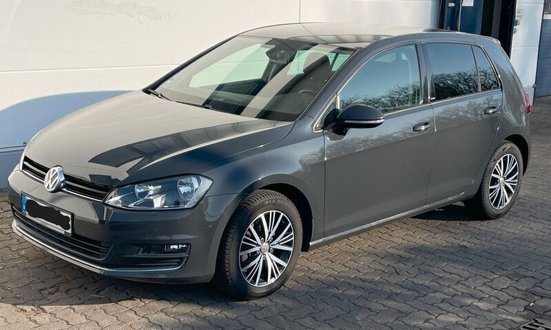 Grau Gebraucht 2016 VW Golf VII Allstar Kleinwagen | 12.150 € (Fairer Preis) - Bild 1/4