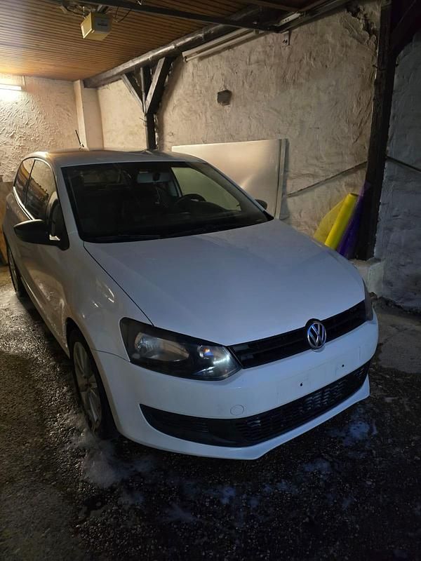 Gebraucht VW Polo 60 PS (44 kW) 2014 Weiß Kleinwagen