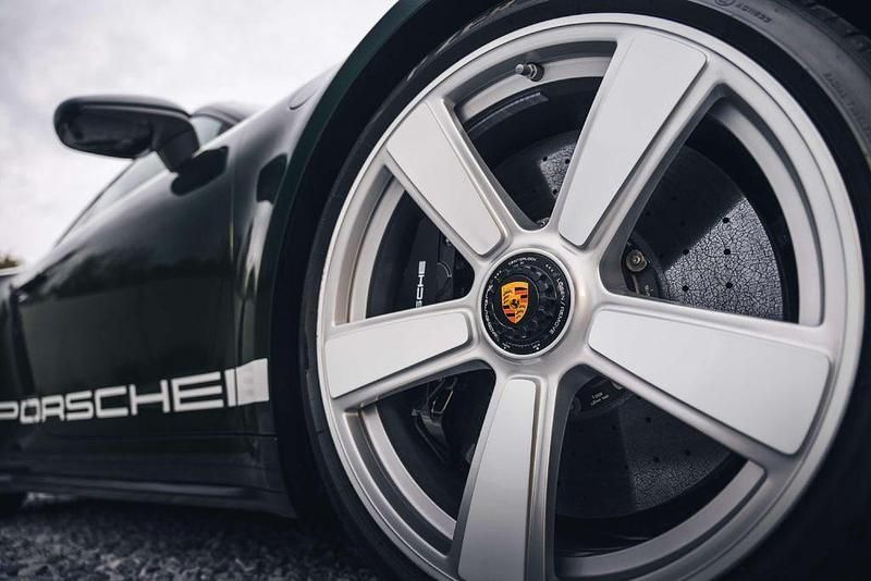 Neu Porsche 992 650 PS (478 kW) 2025 Grün