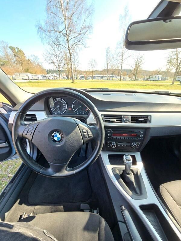 Blau Gebraucht 2010 BMW 318 Kombi | 4.200 € (Superpreis) - Bild 1/4