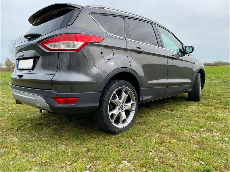 Gebraucht Ford Kuga Titanium 179 PS (131 kW) 2015 Grau SUV