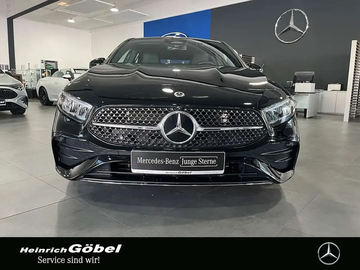 Gebraucht Mercedes A200 AMG 150 PS (110 kW) 2025 Lack kosmosschwarz Limousine