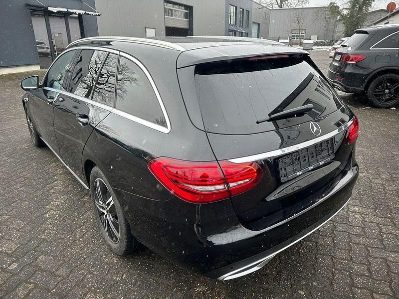 Gebraucht Mercedes C200 Avantgarde 160 PS (117 kW) 2020 Schwarz Limousine