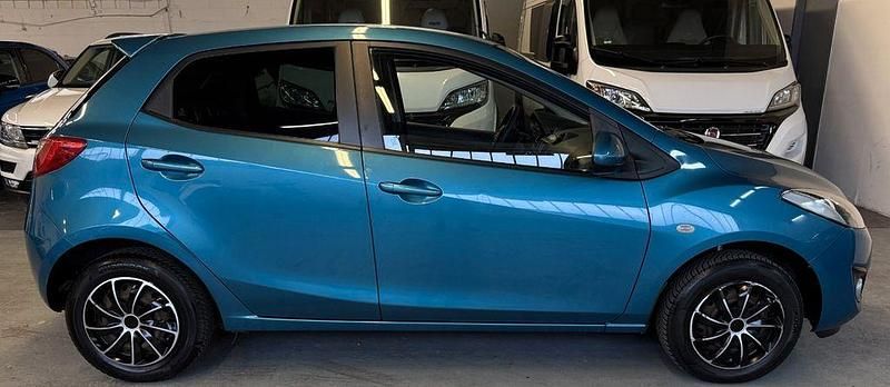 Gebraucht Mazda 2 Edition 84 PS (61 kW) 2013 Blau Kleinwagen