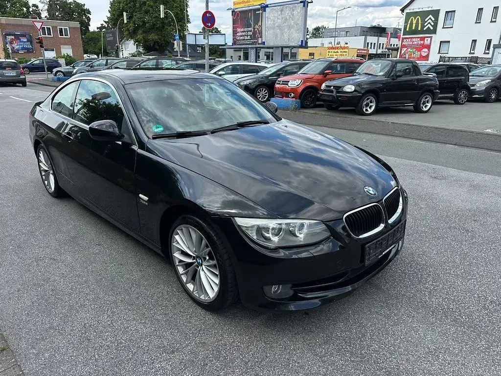 Gebraucht BMW 320 Sport Line 184 PS (135 kW) 2011 Black sapphire metallic Coupé