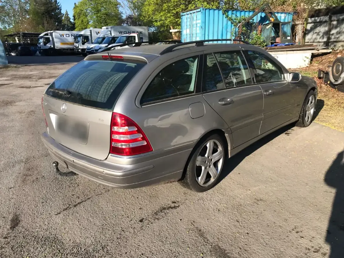 Usata Mercedes C220 150 CV (110 kW) 2004 Argento Station wagon