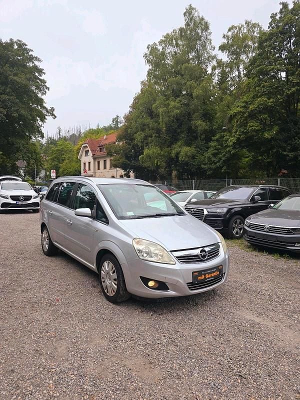 Silber Gebraucht 2009 Opel Zafira Edition Van / Kleinbus | 2.600 € (Guter Preis) - Bild 1/4