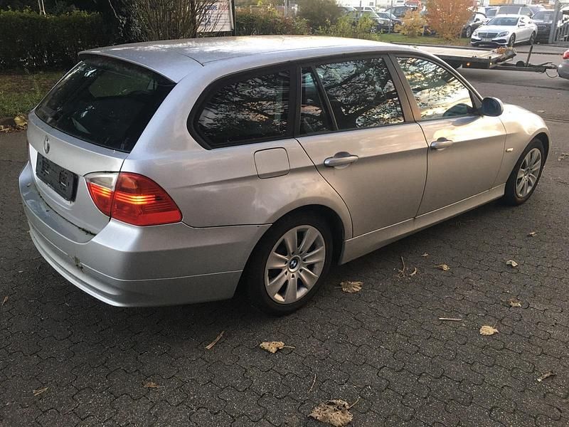 Gebraucht BMW 318 120 PS (88 kW) 2006 Silber Kombi