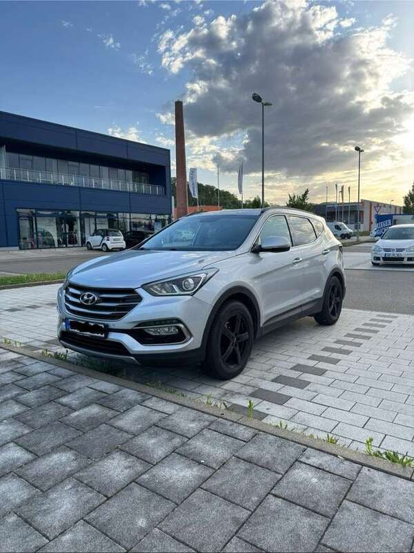 Grau Gebraucht 2018 Hyundai Santa Fe SUV | 22.500 € (Guter Preis) - Bild 1/4