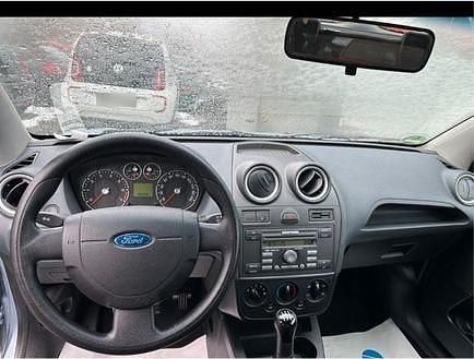 Gebraucht Ford Fiesta Ambiente 69 PS (50 kW) 2006 Blau Kleinwagen