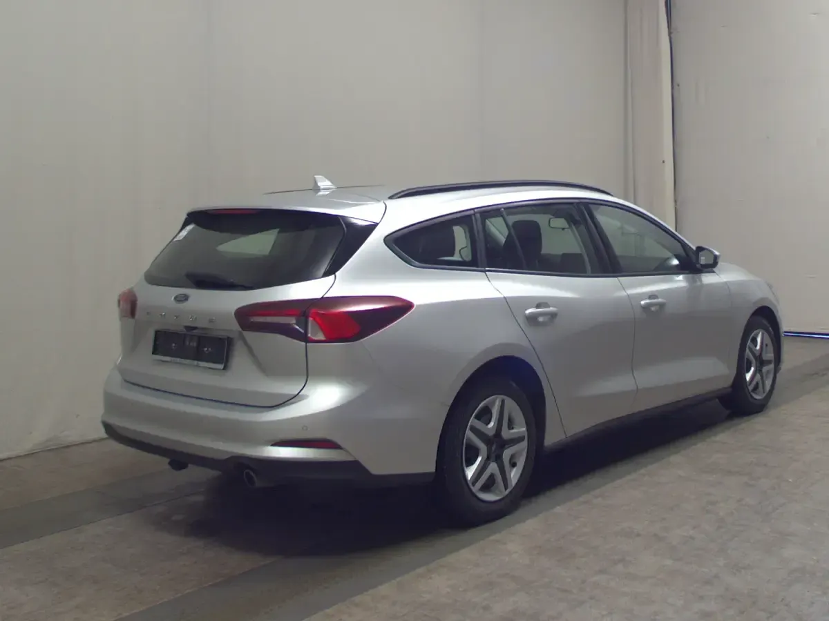 Używany Ford Focus Cool & Connect 120 KM (88 kW) 2022 Srebrny Kombi
