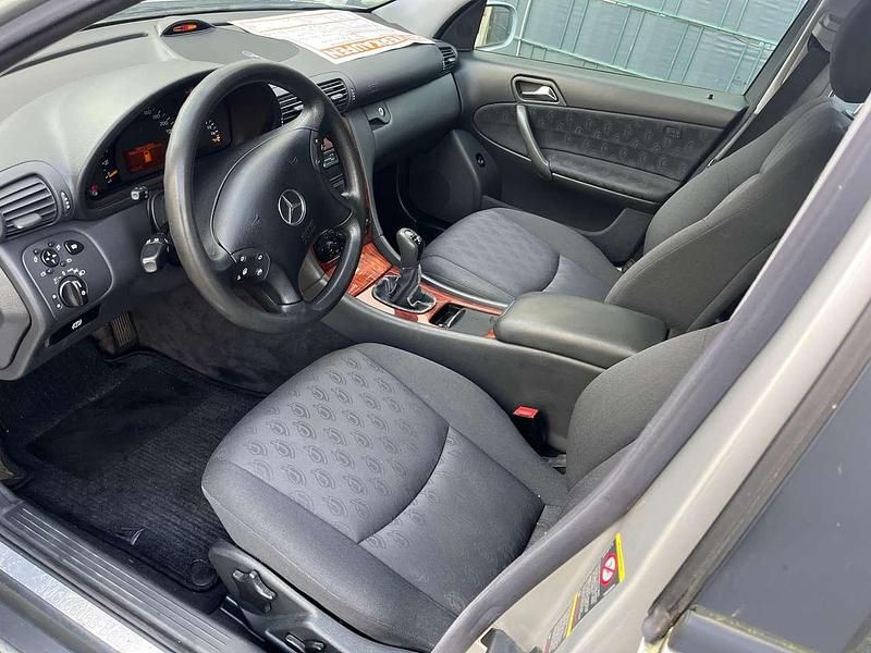 Gebraucht Mercedes C200 Classic 163 PS (119 kW) 2002 Silber Limousine