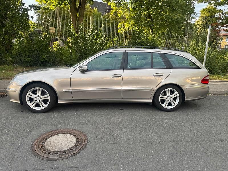Gold Gebraucht 2005 Mercedes E280 Kombi | 3.900 € (Guter Preis) - Bild 1/4