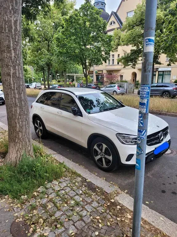 Gebraucht Mercedes GLC220 194 PS (142 kW) 2019 Weiß SUV