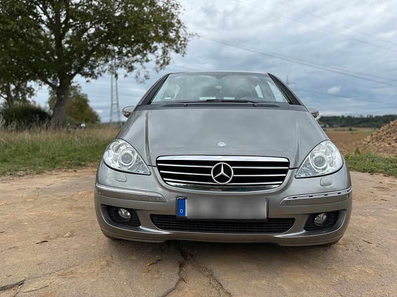Grau Gebraucht 2005 Mercedes A200 Limousine | 3.200 € - Bild 1/4
