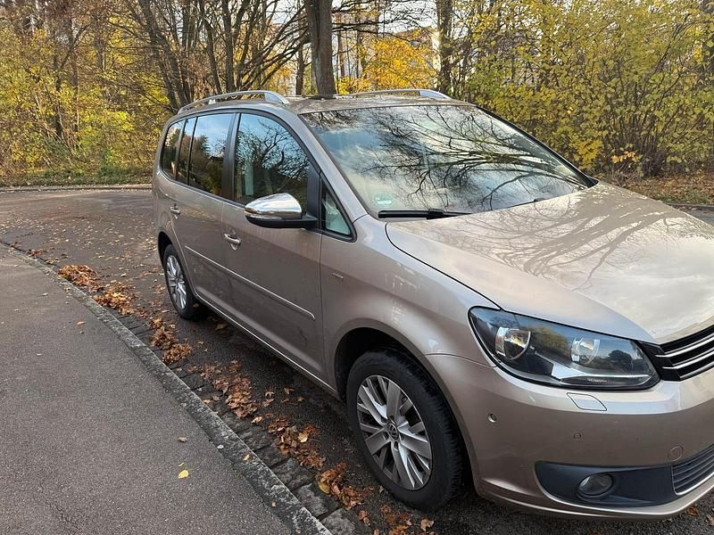Braun Gebraucht 2014 VW Touran Van / Kleinbus | 11.900 € (Fairer Preis) - Bild 1/4
