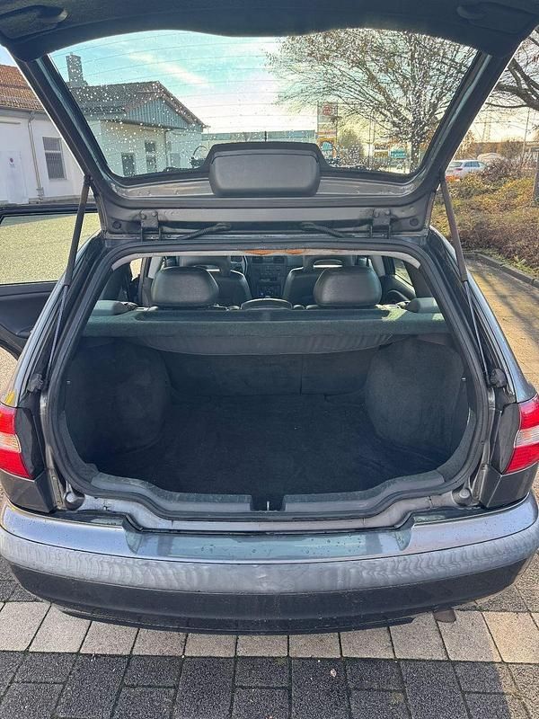 Gebraucht Volvo V40 102 PS (75 kW) 2002 Silber Kombi