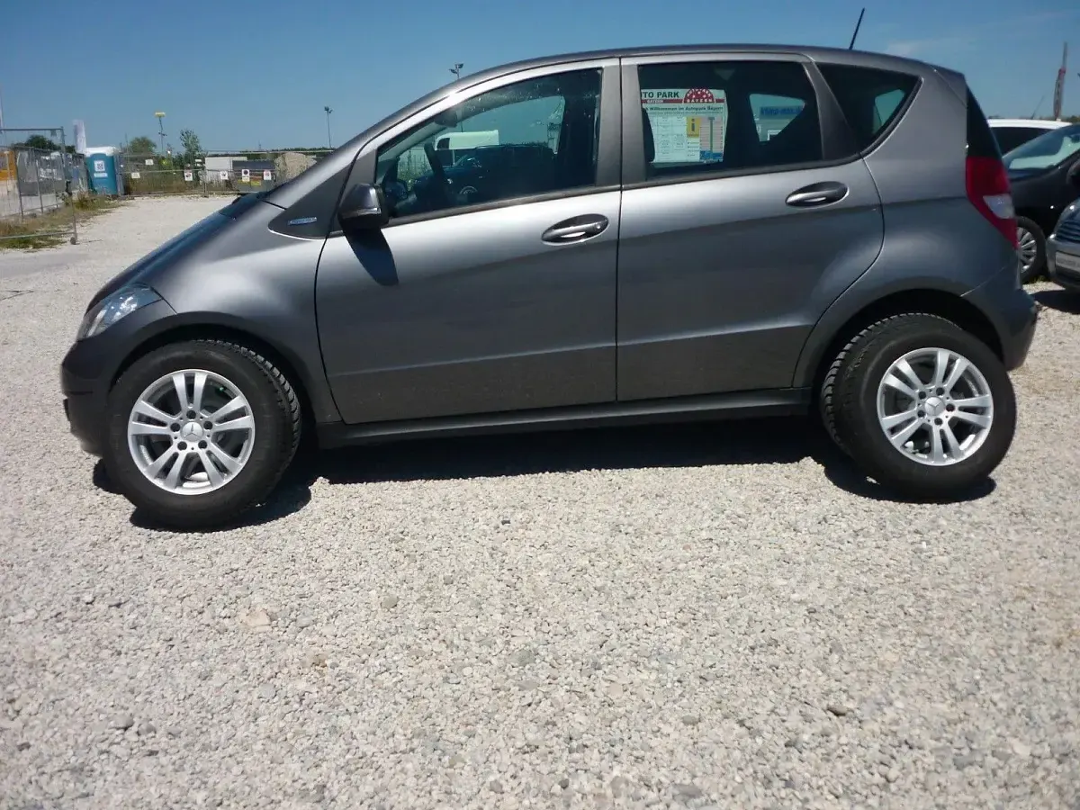 Gebraucht Mercedes A160 95 PS (69 kW) 2011 Grau Kleinwagen