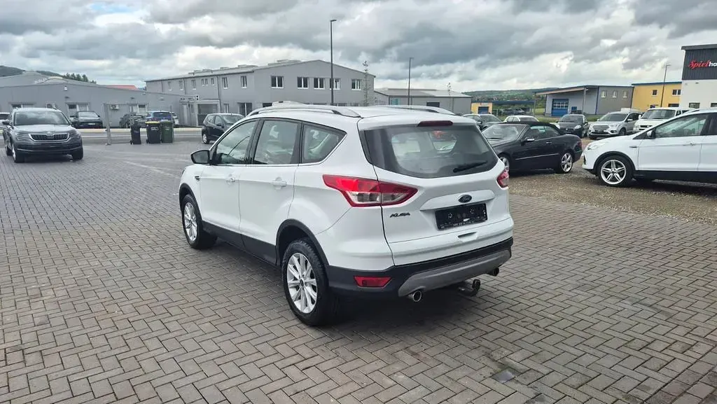 Gebraucht Ford Kuga Titanium 150 PS (110 kW) 2016 Weiß SUV