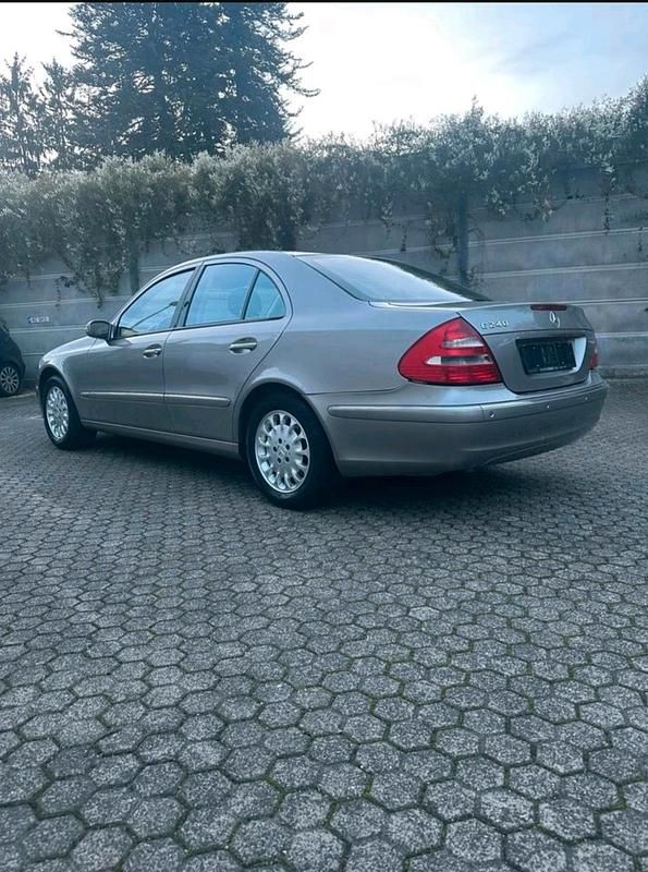 Gebraucht Mercedes E240 177 PS (130 kW) 2004 Grau Limousine